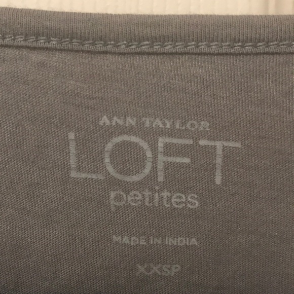 Ann Taylor LOFT petites top. - Picture 2 of 3
